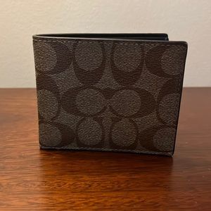 COACH BILLFOLD IN SIGNATURE